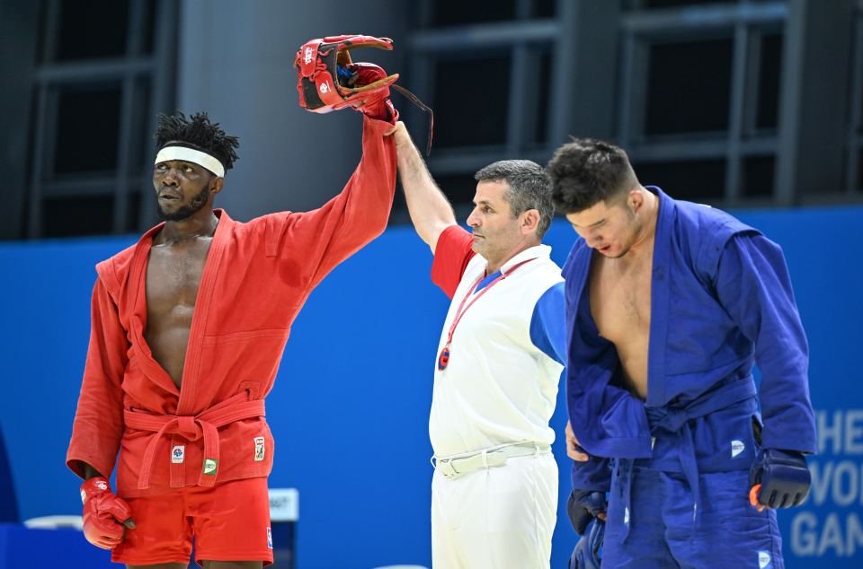 om, OrGYg, 新华社记者