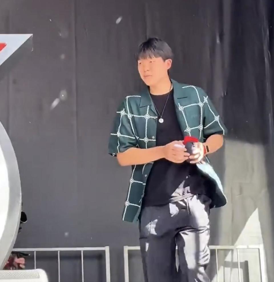 inews, 两个人的笑, 大家见面