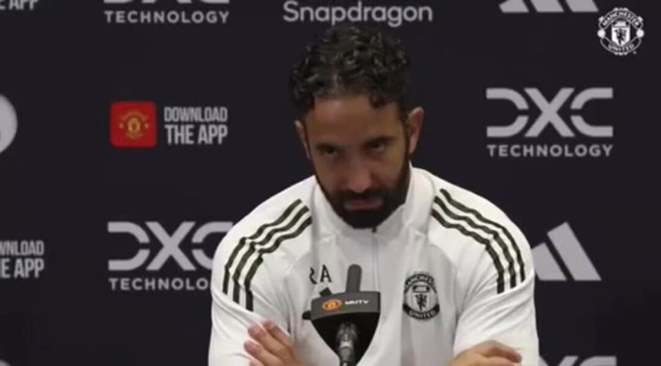 阿莫林也重, 曼联更衣室, 万欧元