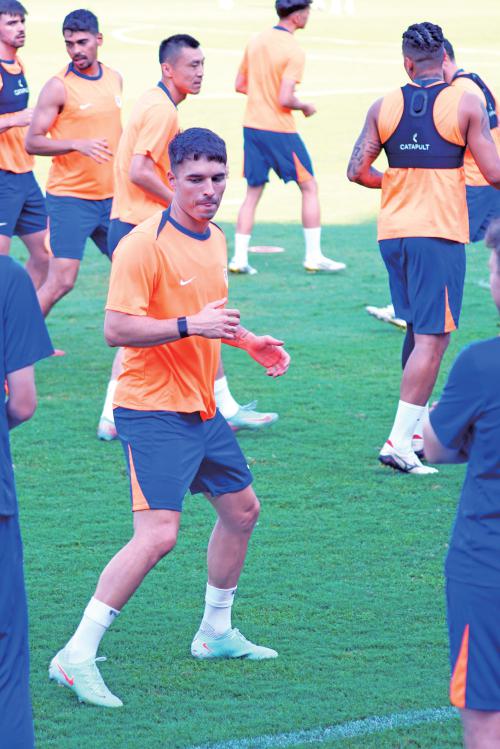 俗的门前终, 随着球队伤, 的条件